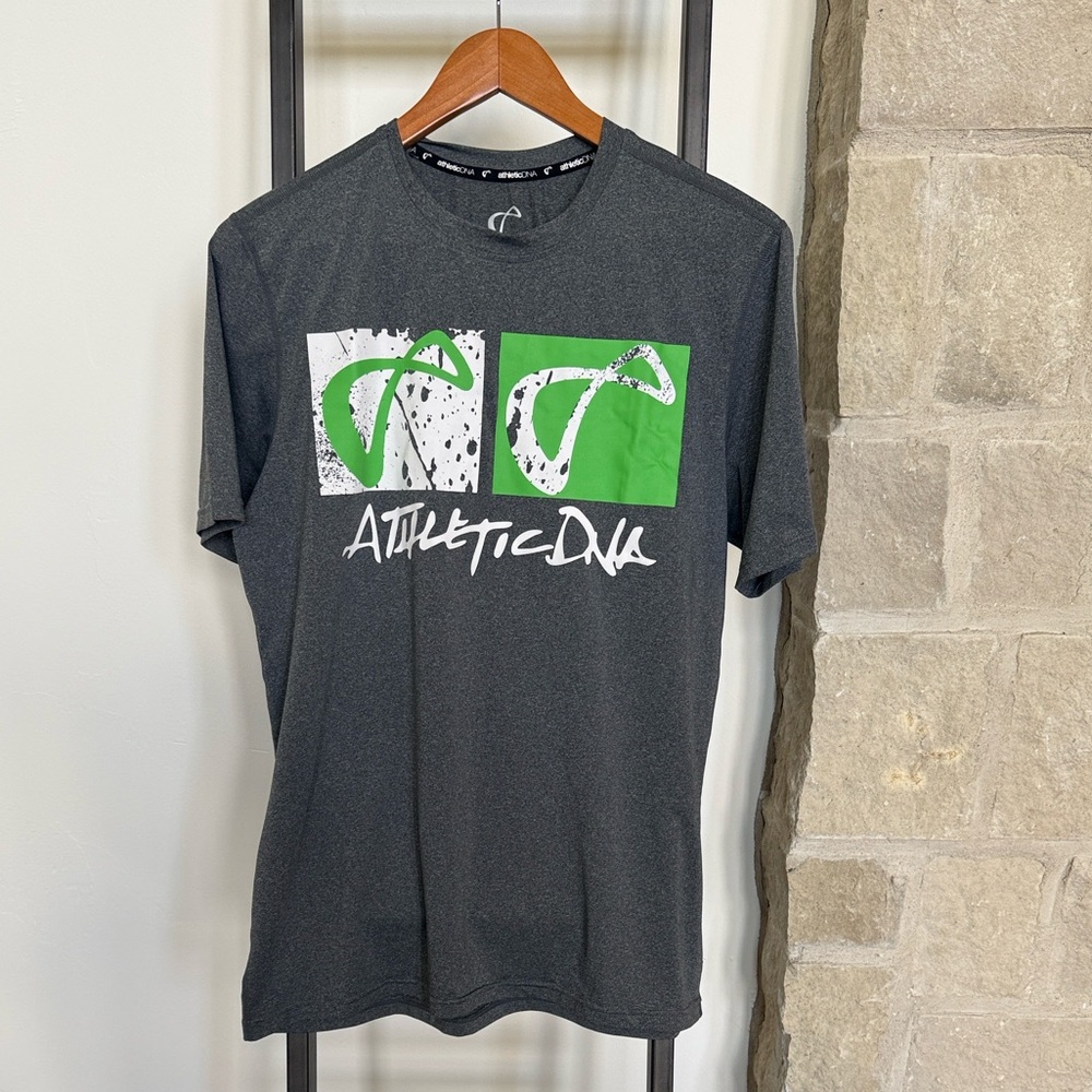 AthleticDNA Men's Gray and Green Graphic T-Shirt M